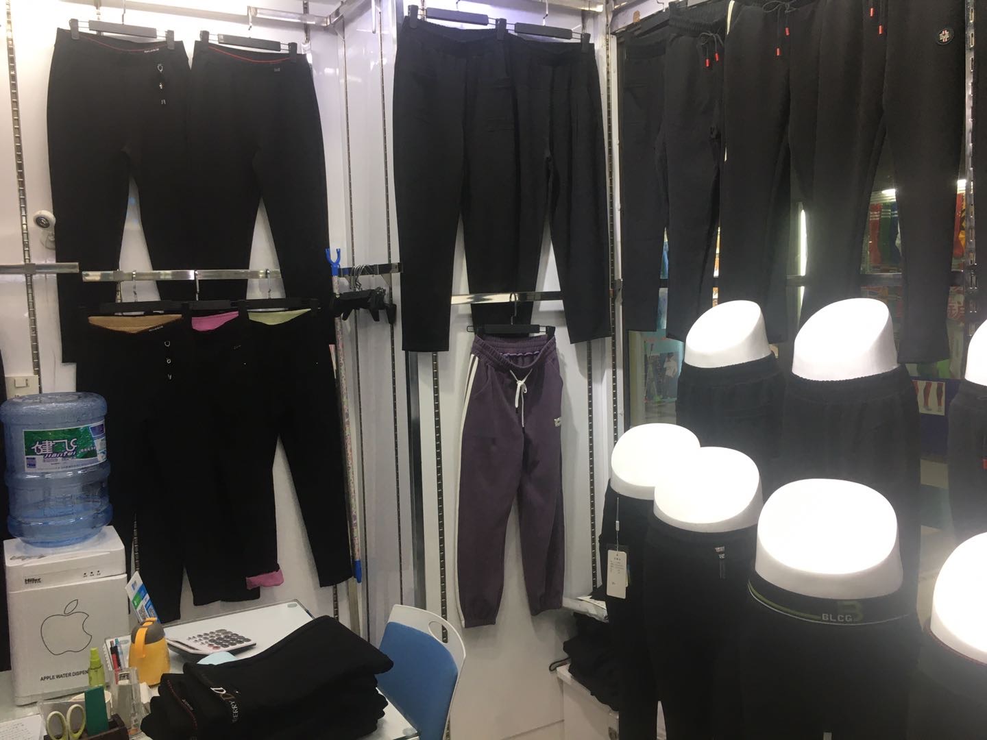 Dongyang Zirui Yunshang Clothing Factory describe pic - 2