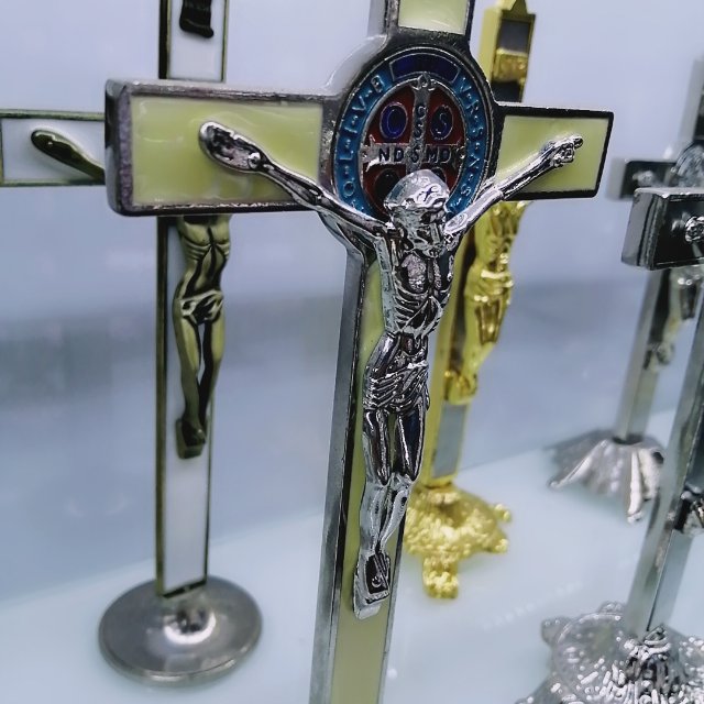 十字架合金配件 基督教带底座十字架 宗教摆件细节图