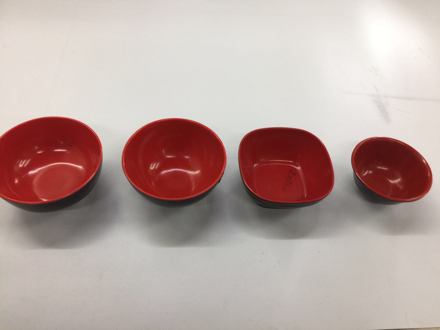 Melamine drop resistant creative profiled melamine red black rice bowl thumbnail