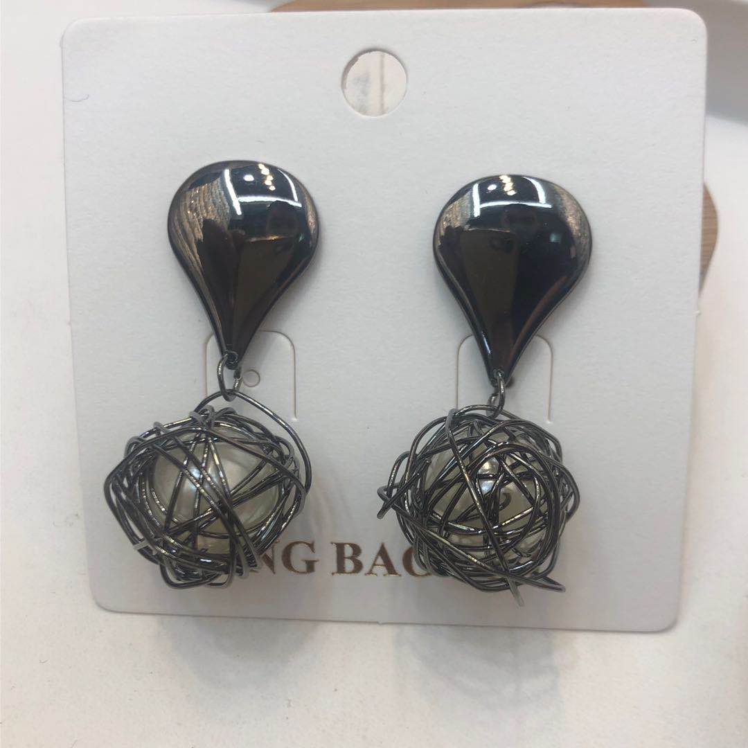 Korean version of temperament long pendant high - grade cold wind earrings lovely and sweet wind fashion earrings thumbnail