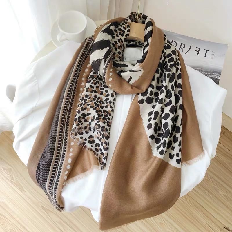 女士时尚潮流简约围巾丝巾披肩两用休闲款民族风产品图