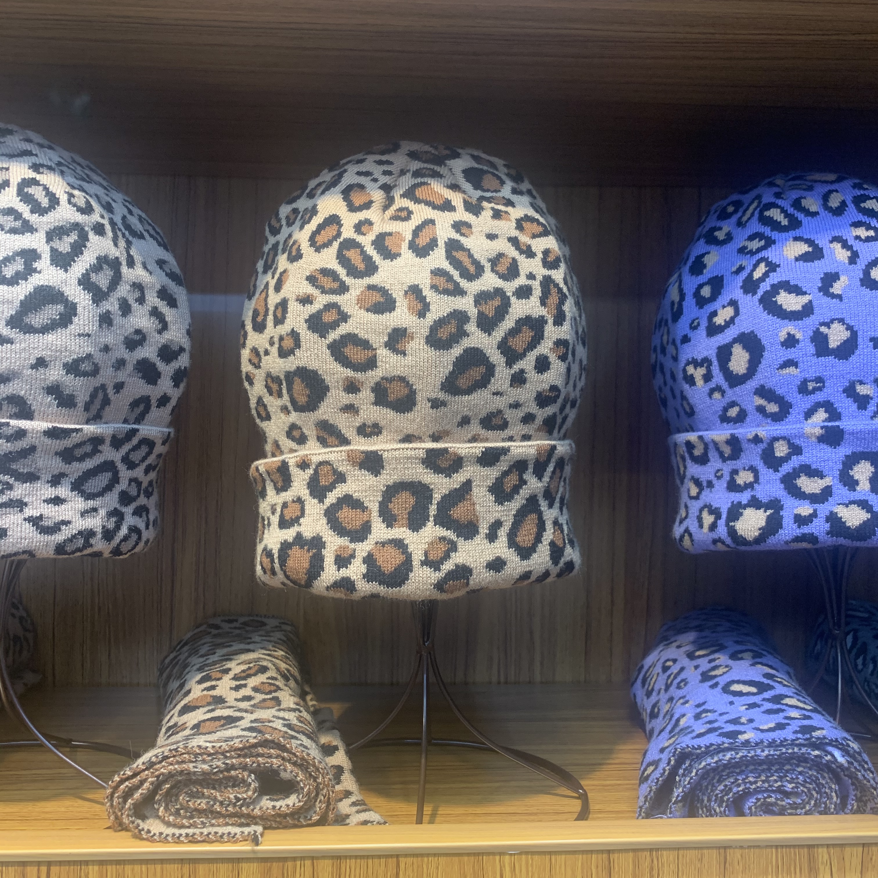 欧美潮人豹纹帽子毛线帽女针织帽百搭街头御寒二件套