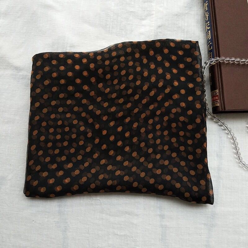 女士时尚潮流休闲百搭薄款波点丝巾围巾细节图