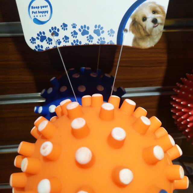 Dog toy balls, large, medium and small-sized dog teething and boredom toys in stock details Picture