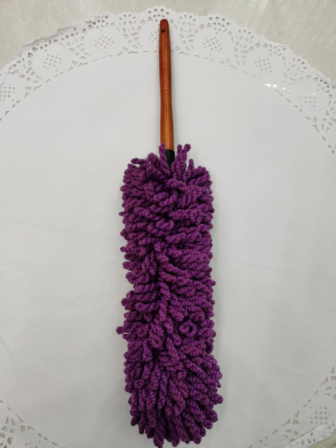 Household Cleaning Does Not Remove Hair Feather Duster Dust Removal Artifact