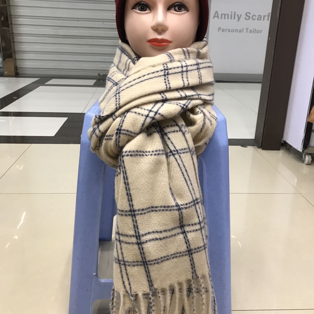 Manufacturers Direct Sales Autumn Winter Europe And The United States Fashion Trend New Plaid Beige Fringe Women's Scarf