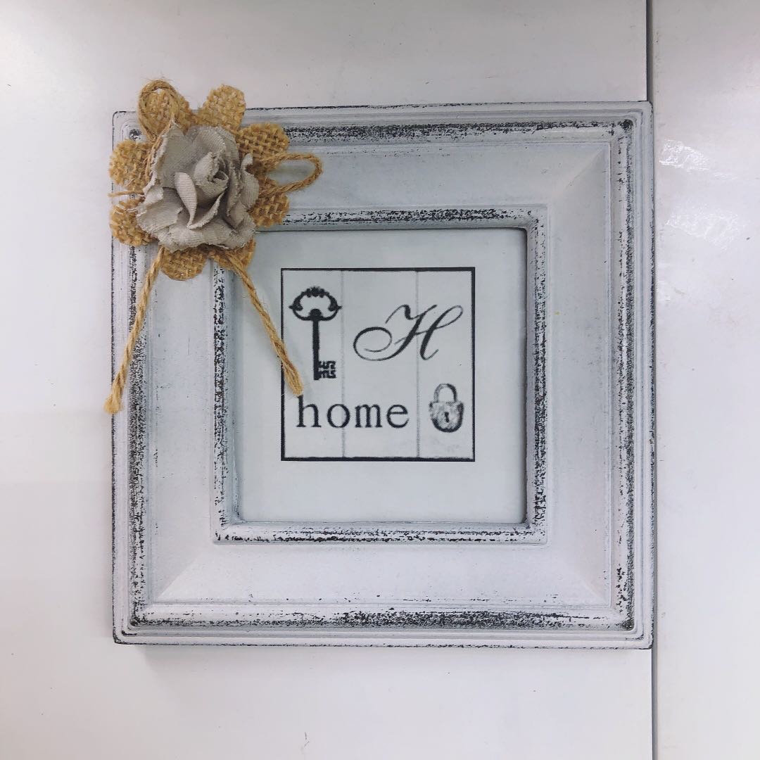 White artistic photo frame stand, simple and retro wall-mounted custom picture frame, children and adults, studio photo frame