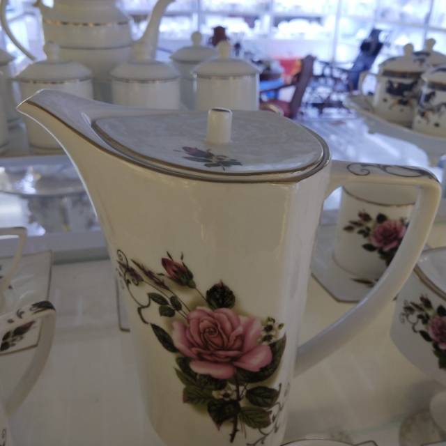 骨质瓷带金边烤花15头时尚美观咖啡杯产品图