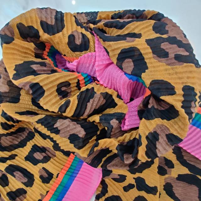 Japanese Small Fresh Spring And Autumn Leopard Polyester Color Striped Scarf For Women details Picture