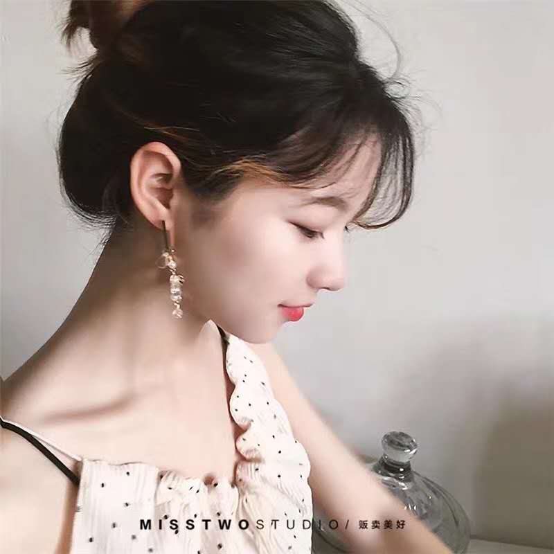 简约时尚设计金色锁链串珍珠白色宝石时尚热销坠子女气质耳饰产品图