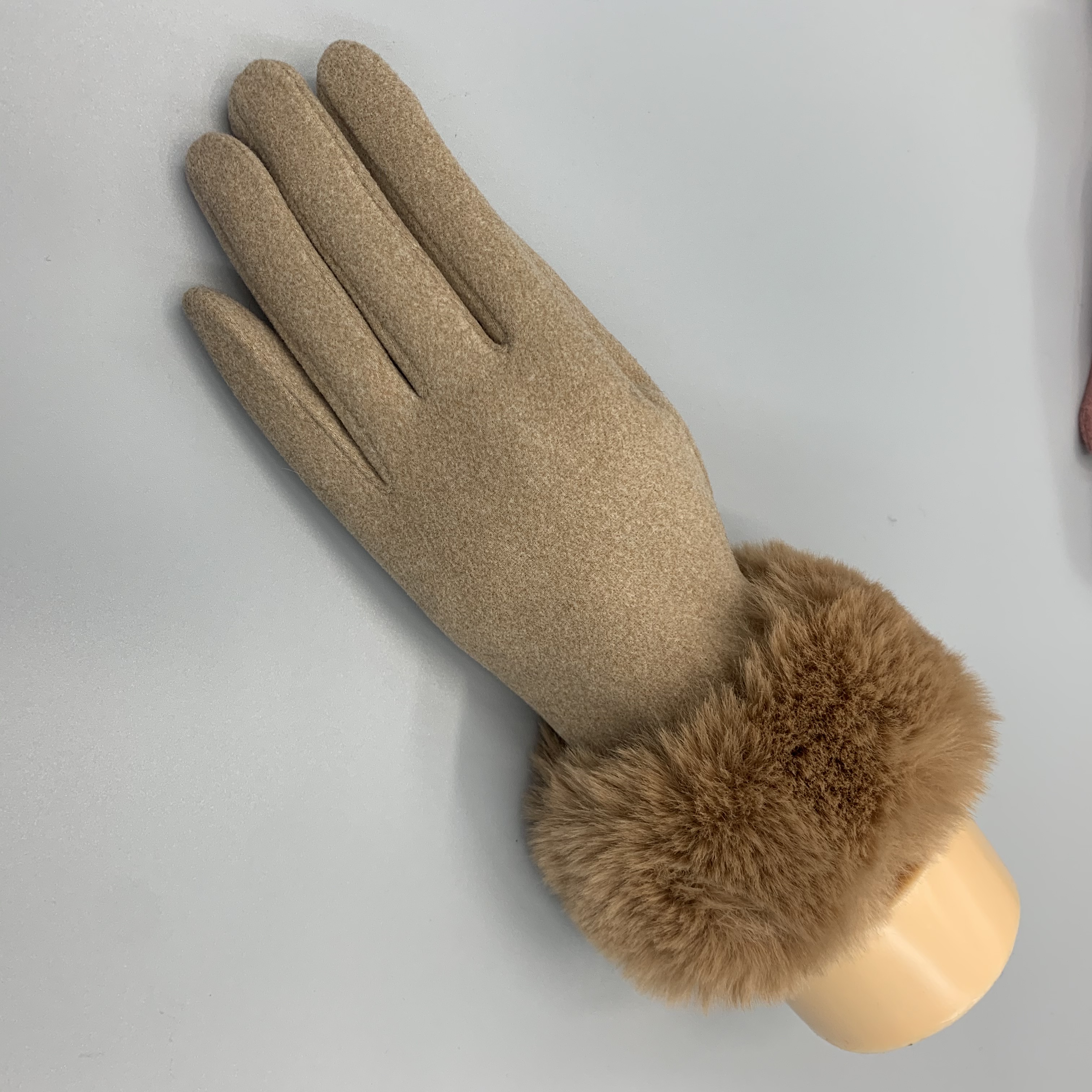 Fashionable gloves for export from Europe, America, Japan and South Korea for women. Winter faux polar fleece and autumn and winter plush and fleece warm driving student gloves