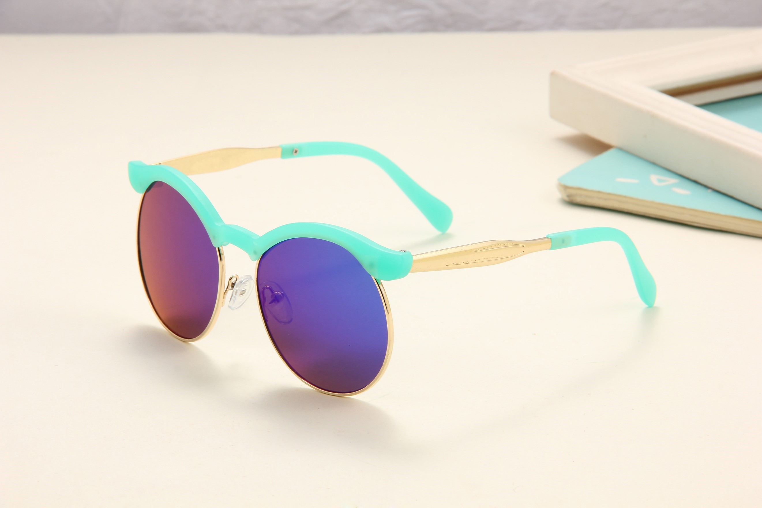 New fashionable and cute sunglasses for men, women and children, colored glasses, round-framed polarized glasses, trendy children's photography, pink 1707 Specification image