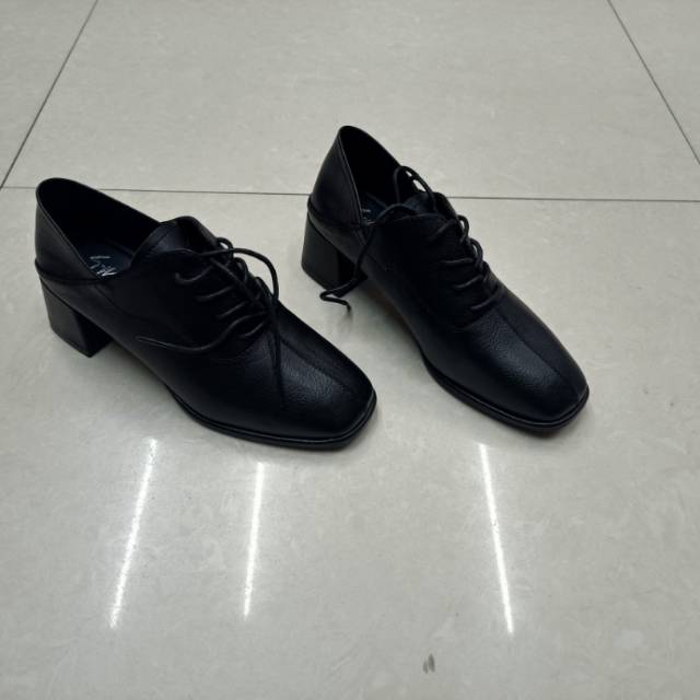 Wear leather shoes with P U in women's fashion thumbnail