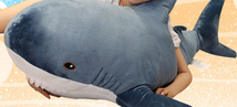 新款创意鲨鱼抱枕公仔毛绒玩具床上沙发装饰娃娃玩偶靠垫礼物批发