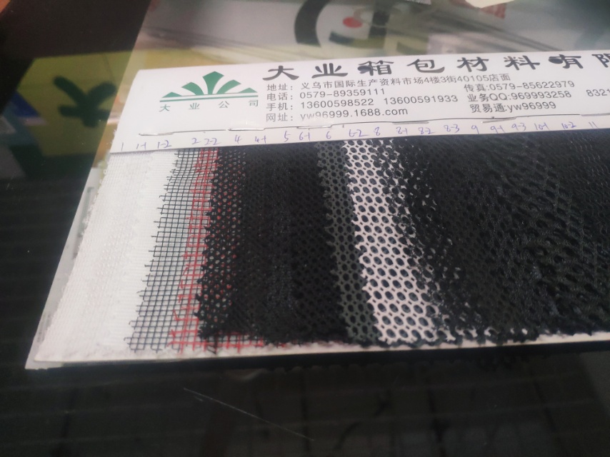 Factory direct sales of the latest 2019A version of mesh fabric and leather, with a large stock of high, medium and low-end luggage, sofa, shoe materials and fabrics details Picture
