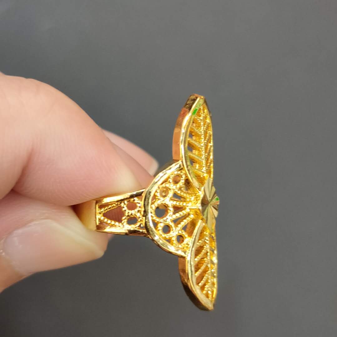 A new stylish gold imitation men's style carved leaf pattern accessory large ring details Picture