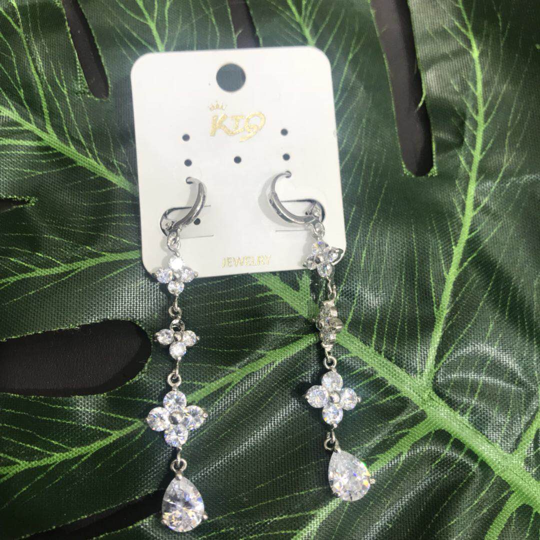 Japanese and Korean four-leaf clover zircon earrings, long, super shiny, simple and elegant earrings for women details Picture