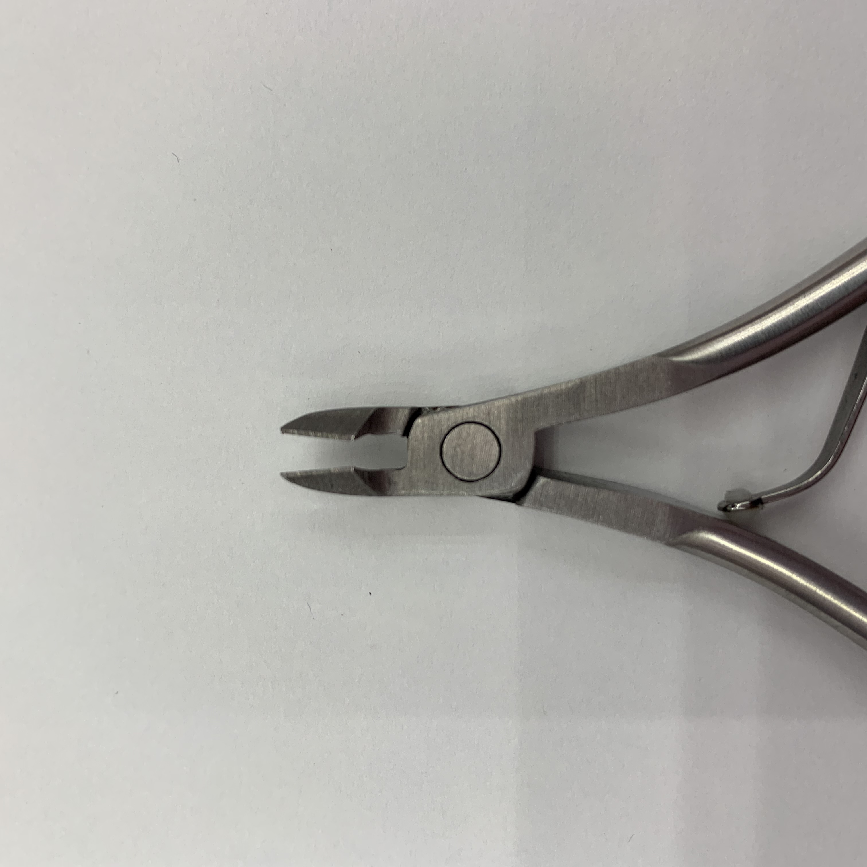 A nail care tool, the 8710 dead skin scissors, is a sharp stainless steel nail trimming pliers details Picture