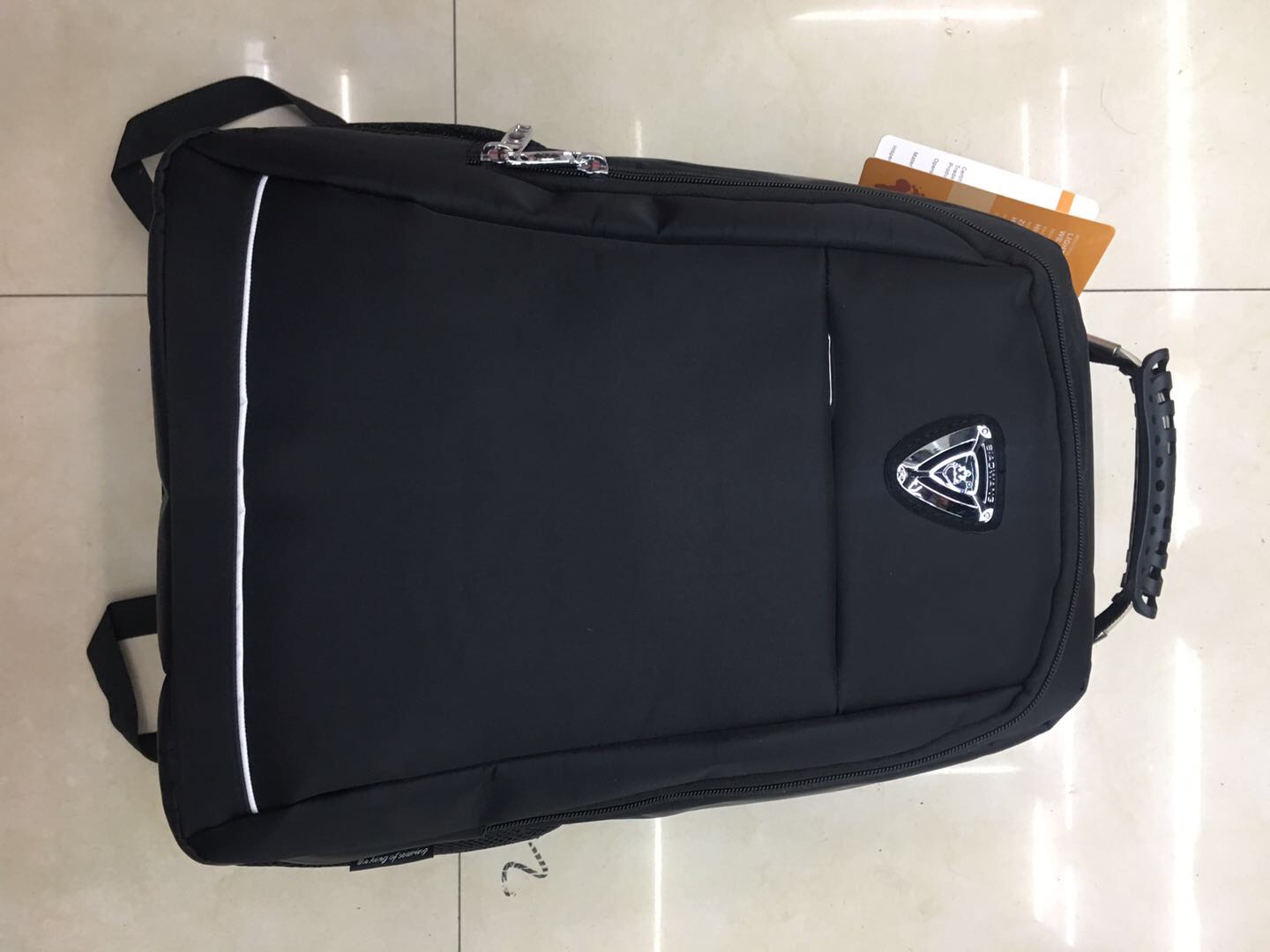 方便携带运动双肩包解放双手