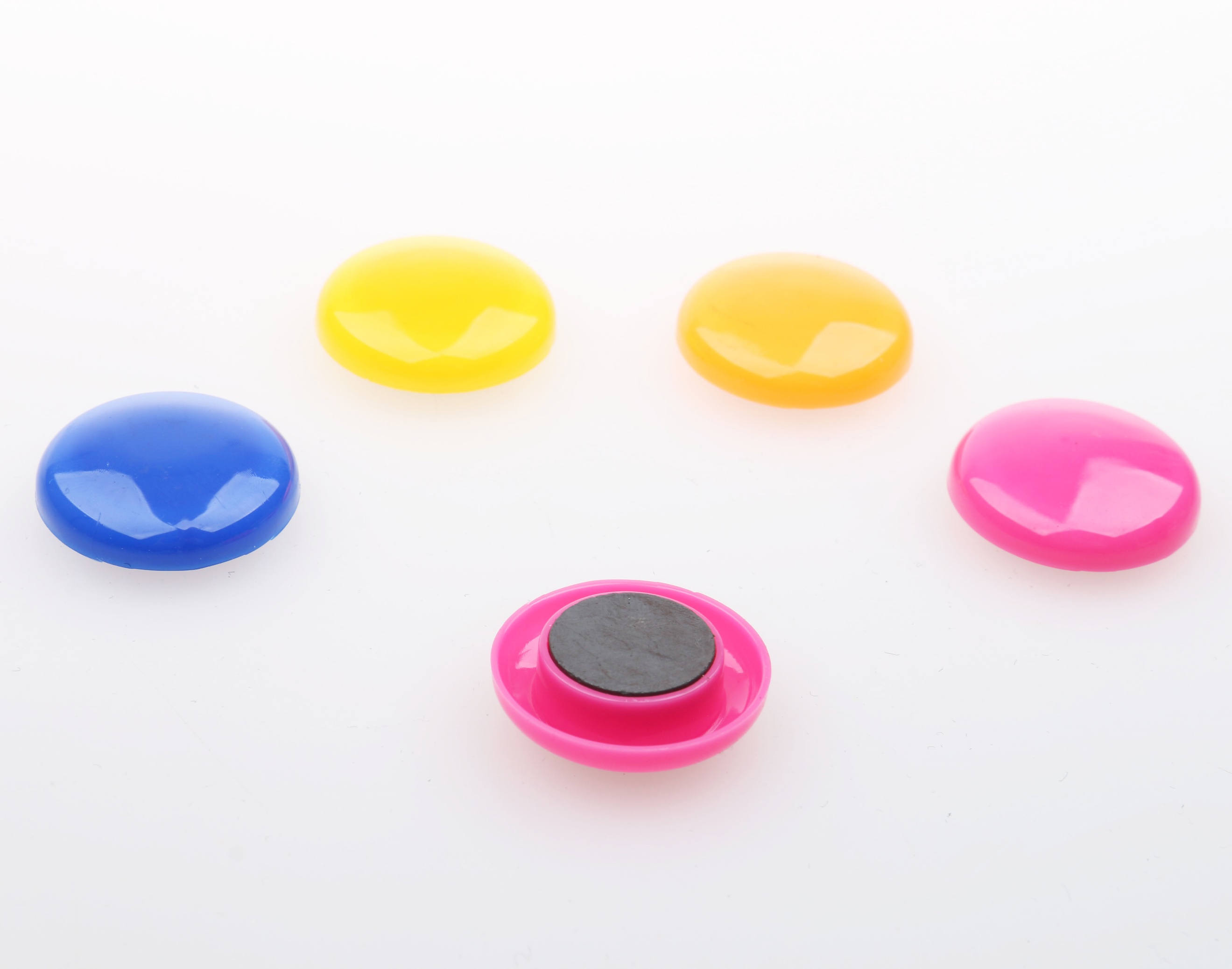 Smiley Face office magnetic nails, magnetic clasps, magnets, magnetic particles have good magnetic properties and excellent quality Specification image