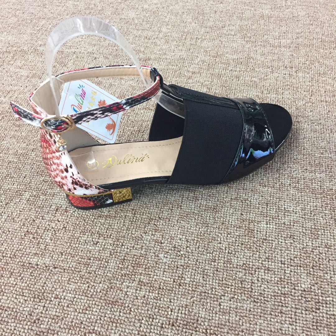 2020 Summer New Silver Black Snakeskin Low Heel Shoes Shallow Mouth One Word Buckle Sandals Women Specification drawing