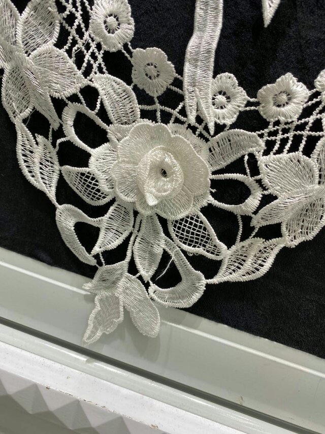 New water-soluble lace mesh fabric collar with floral lace Specification image