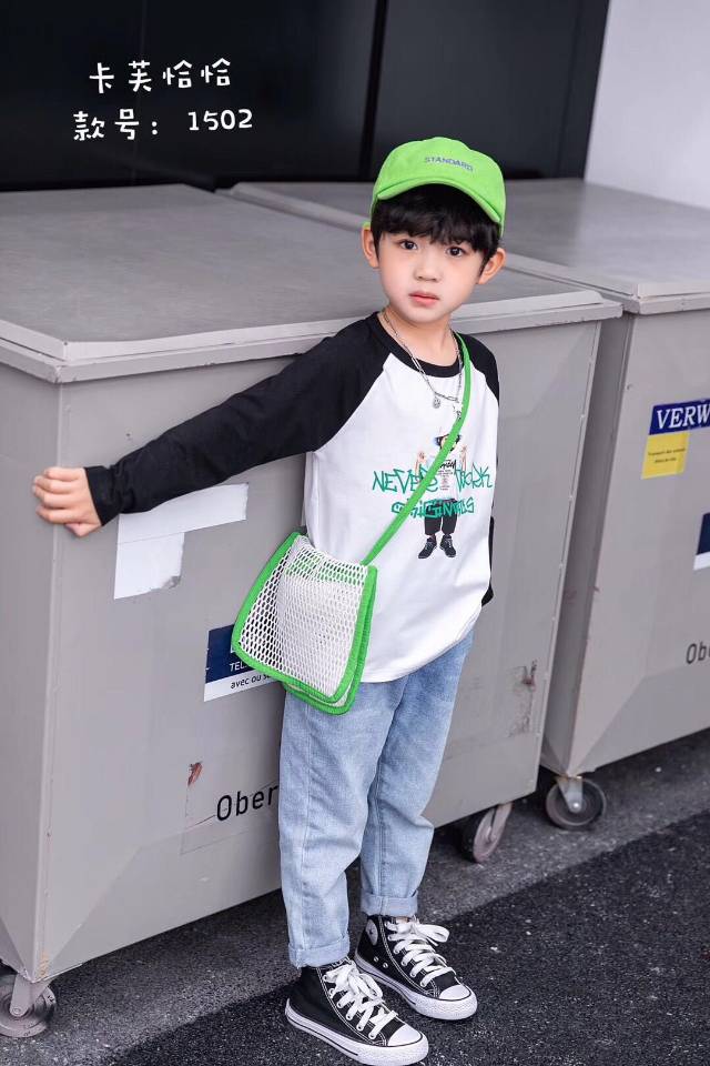 Spring Boys' long-sleeved T-shirt, Korean-style casual round-neck base layer, casual top details Picture
