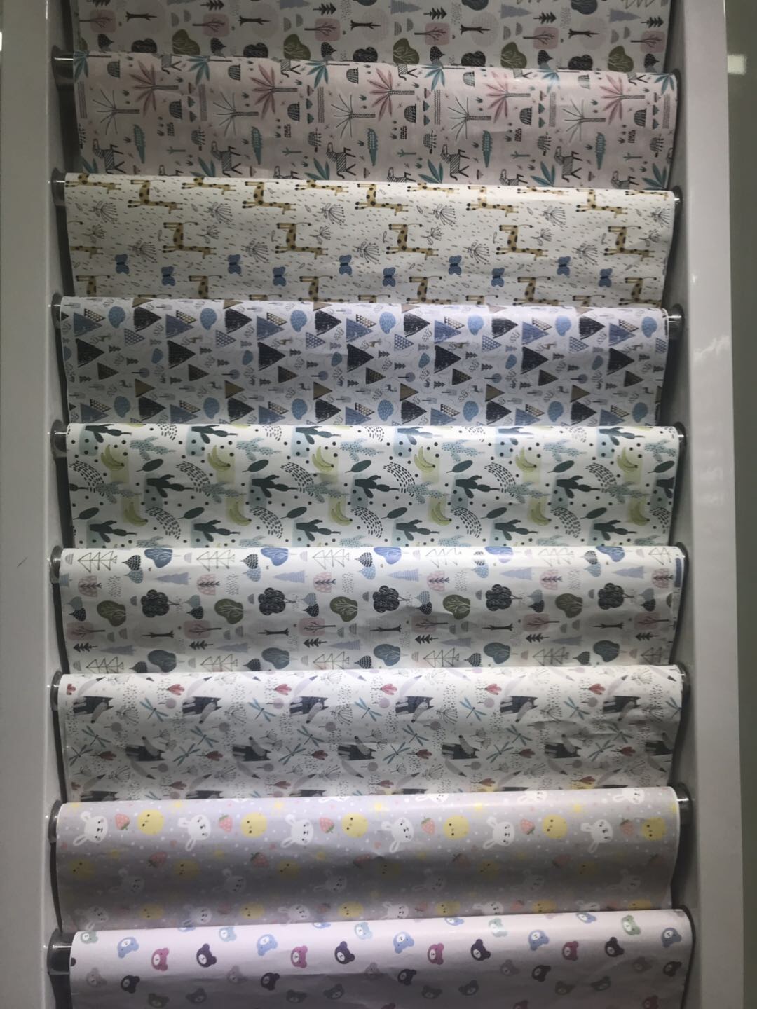 高中档各种包装纸黄色黑色条纹彩色大号标准包装纸