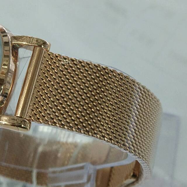 A high-end women's watch with water resistance and diamonds, a fashionable new Korean version, simple and elegant style, a popular student women's watch on Douyin Specification image
