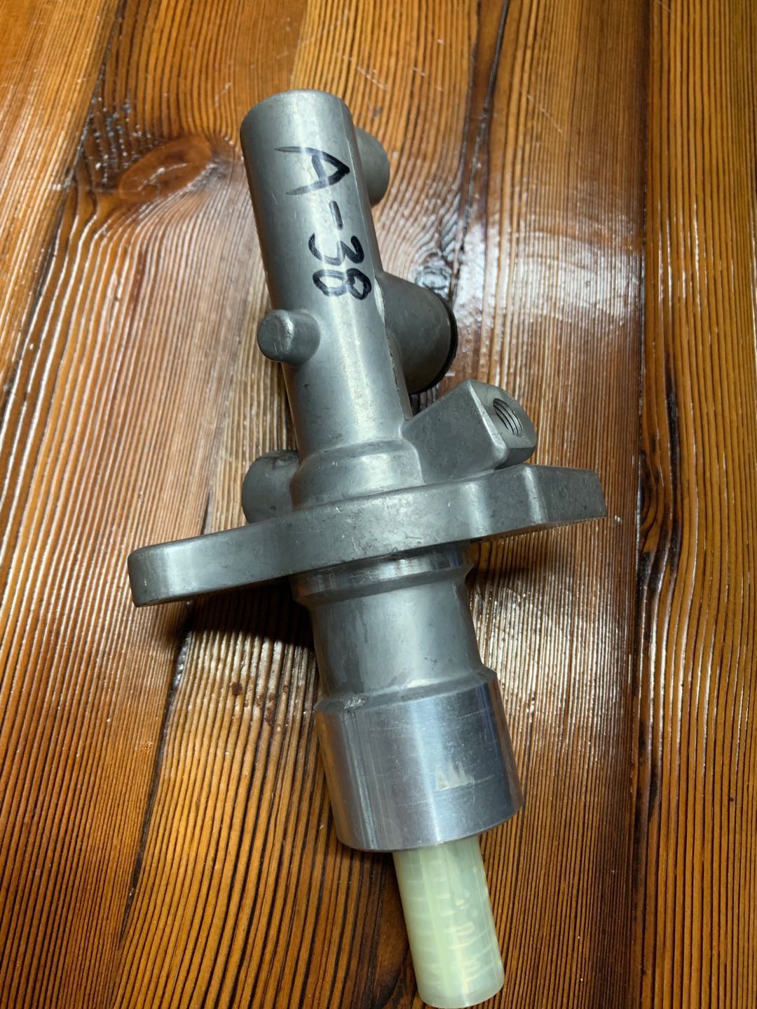 刹车总泵/汽车配件/汽车改装细节图