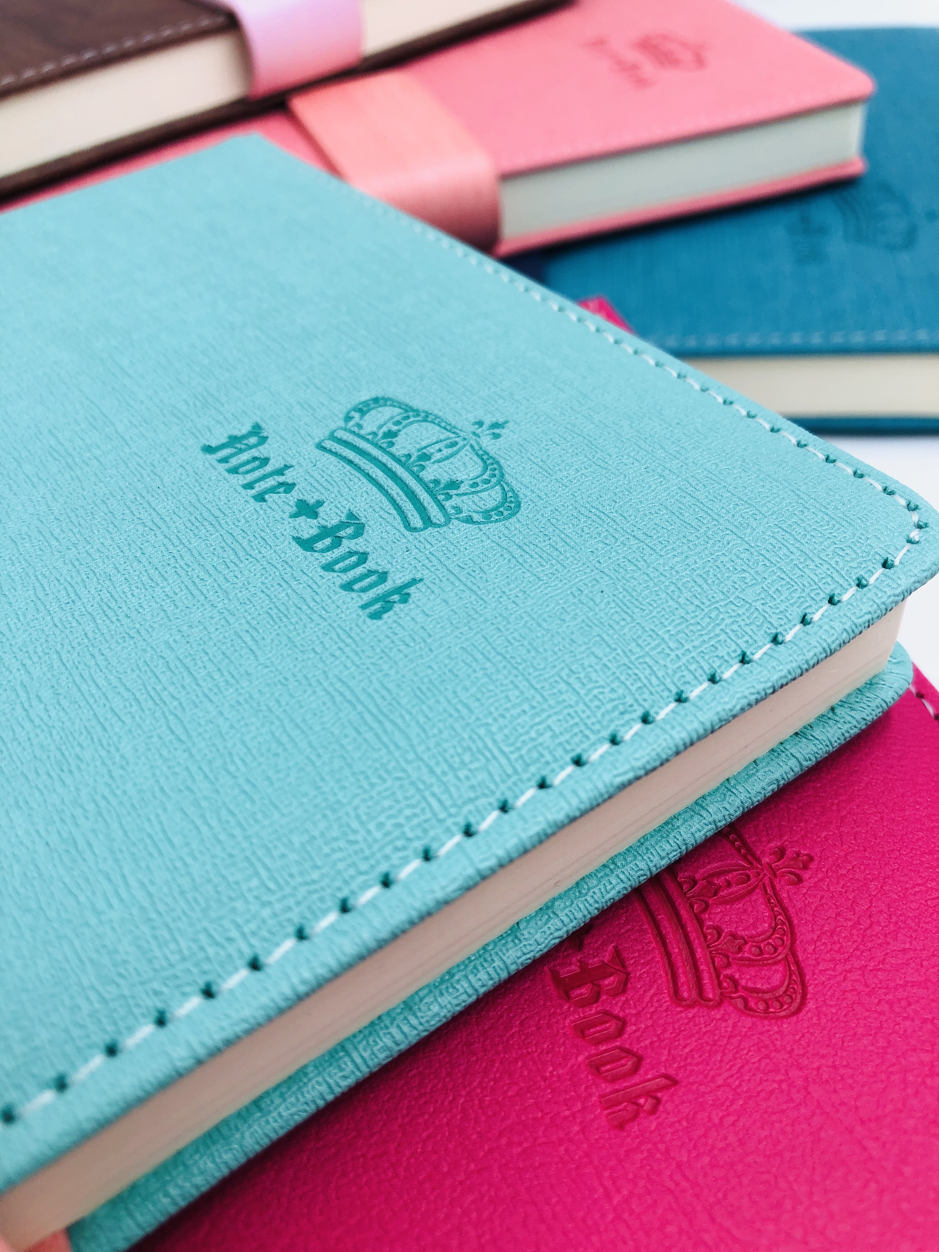 25K炫彩带扣笔记本子文具本子加厚商务记事本工作日记本简约皮面产品图