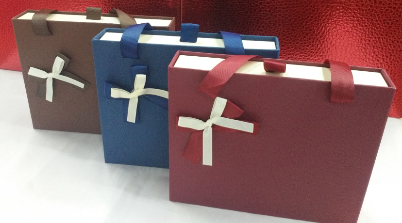 Tianxiang Craft Gift Box, creative gift, high-end special paper hand-held drawer, chocolate ribbon bow, gift box, packaging box, paper box full figure