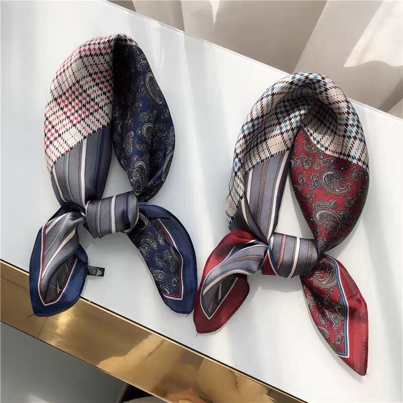 小方巾格纹棕色百搭丝巾气质淑女时尚