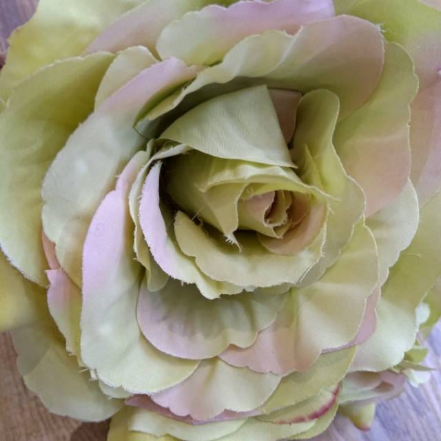 The yellow and pink rose artificial flower decoration is made of pvc plastic for gardening, which is pollution-free and has a thick density details Picture
