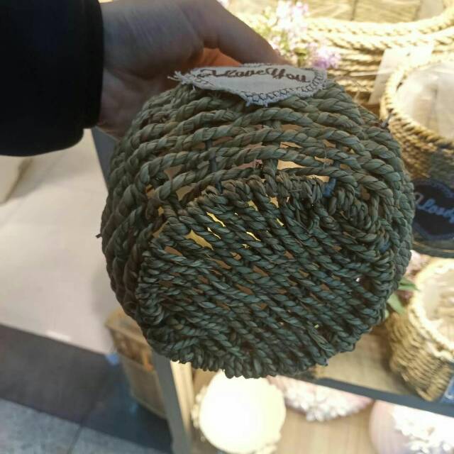 Qingling Craft Decorative round flowerpot hand-held straw basket handmade straw weaving details Picture