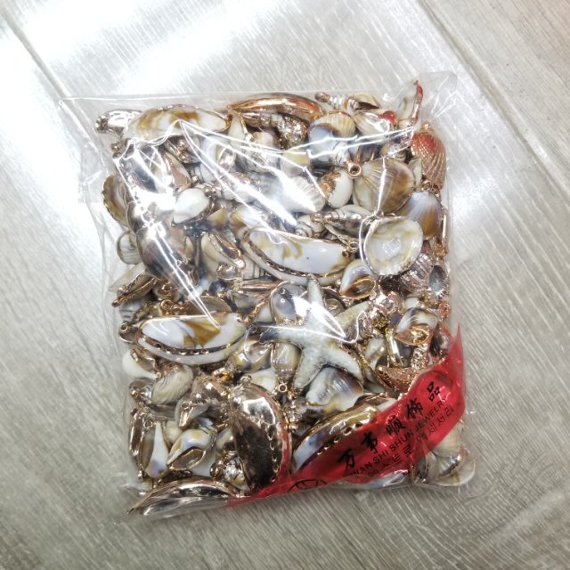 Best-selling acrylic material imitation shellfish clothing, jewelry and accessories in Southeast Asia