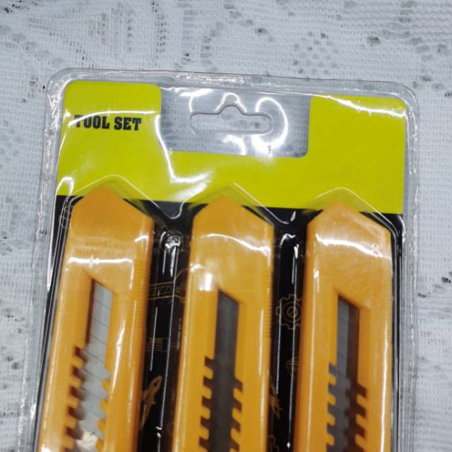 小号手工刀简约美工美术刀裁纸刀壁纸刀学生办公文具产品图