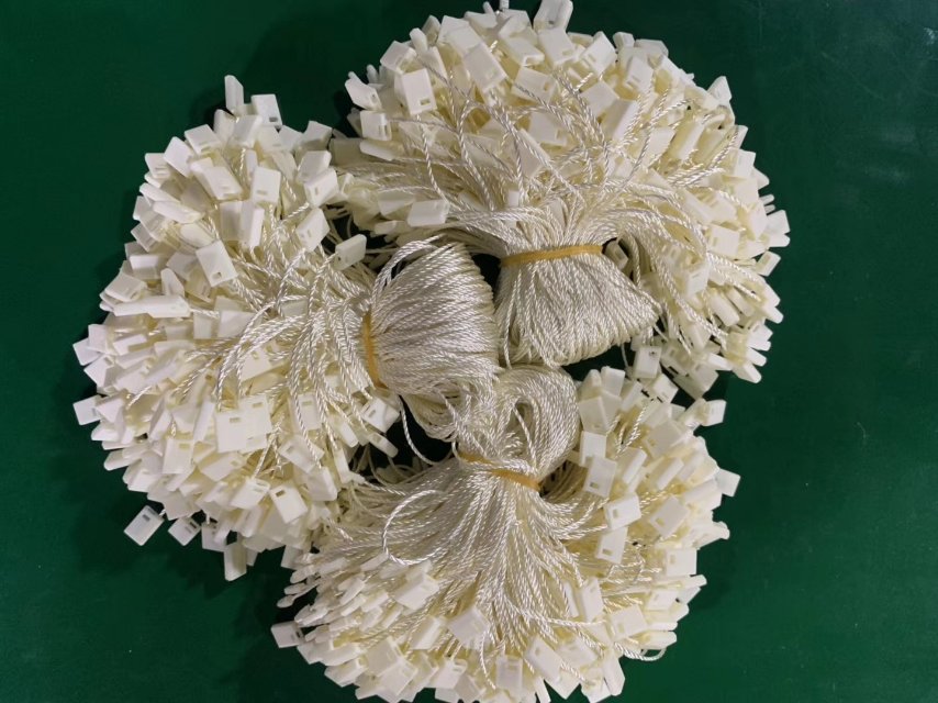 Manufacturers direct selling general clothing hanging grain small square buckle hanging grain hanging brand hanging line hanging line trademark hanging rope spot