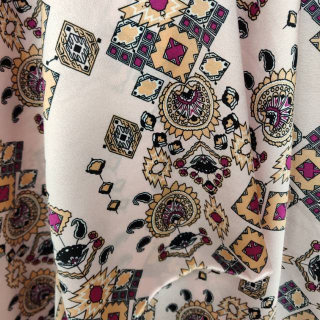 涤纶印花布缎面服装饰品面料图