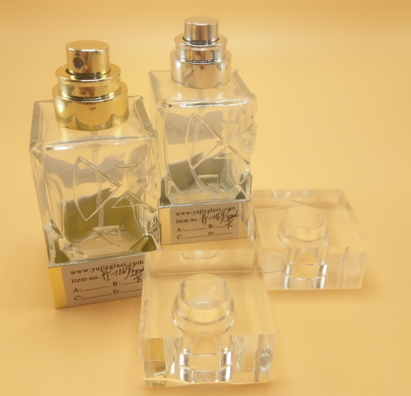 A new high-end transparent glass perfume bottle with irregular patterns Specification image