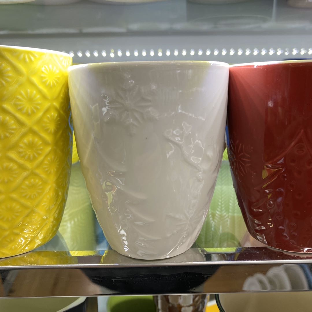彩色雕花陶瓷色釉杯