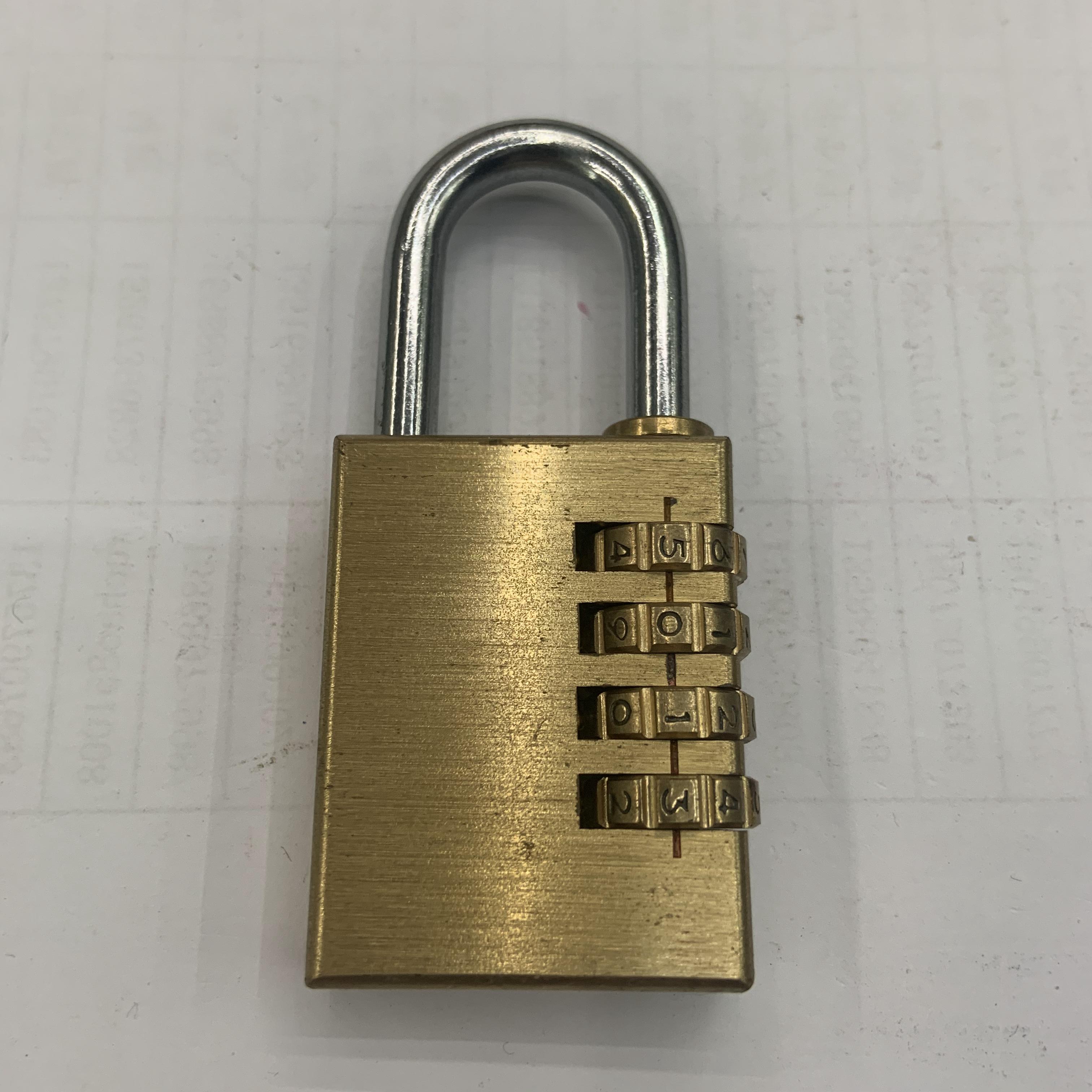 We produce and wholesale new 4-digit gym combination locks and zinc alloy cabinet locks