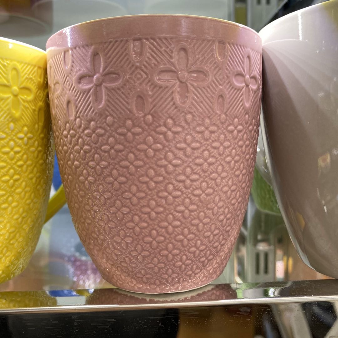 粉色雕花陶瓷杯创意情侣杯产品图