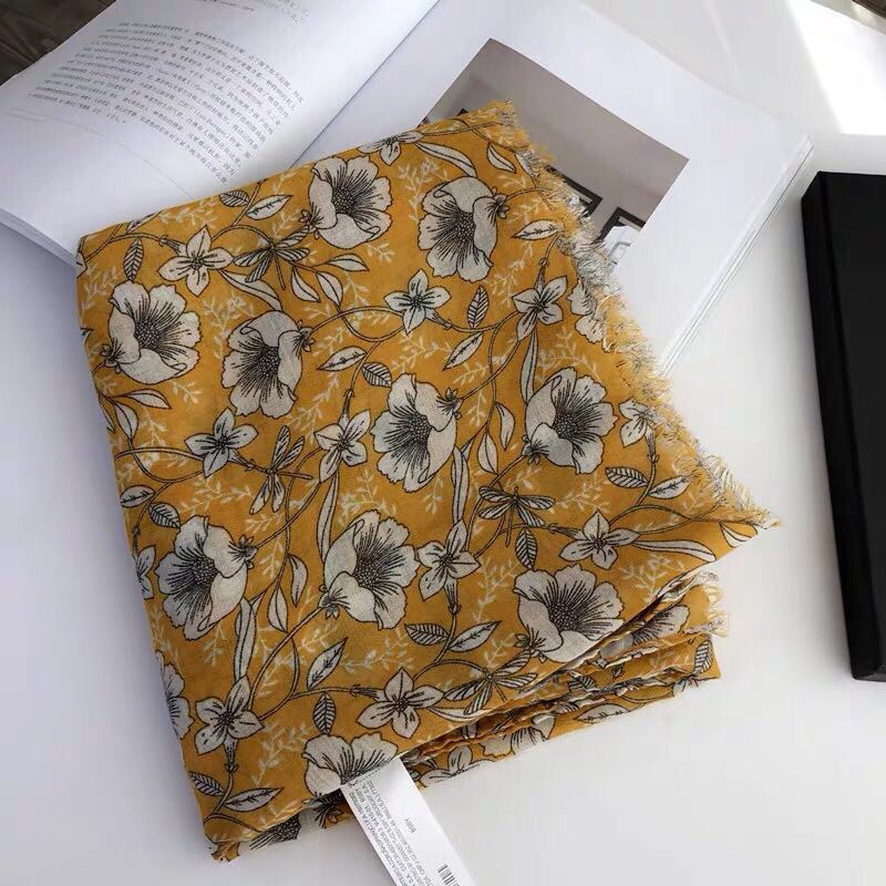 A light yellow floral cotton and linen scarf and shawl for spring and summer, a sunshade and sun protection shawl, a beach silk scarf and a long gauze scarf Specification image