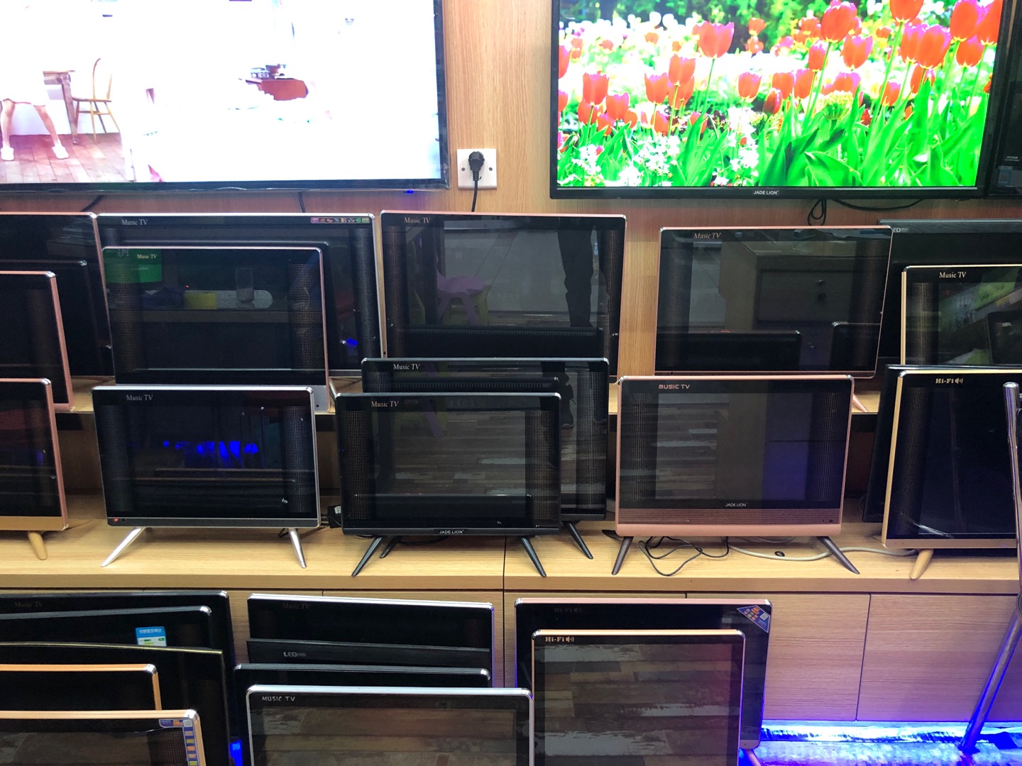 Yushi Electronics (TV sets, projectors describe pic - 2