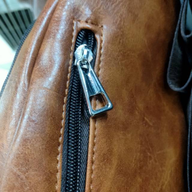 New leather casual single-shoulder bag for college students, storage bag, student schoolbag and outing bag Specification image