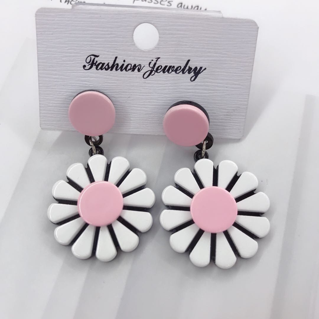Small pink Daisy delicate earrings sweet and lovely girl earrings thumbnail
