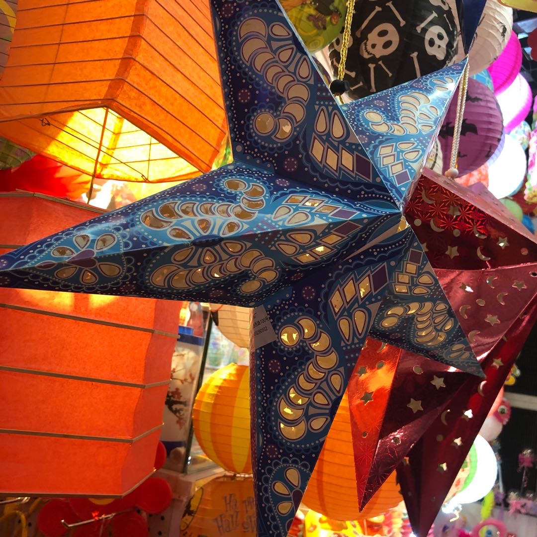 Five-pointed star paper lantern hanging decorations, wedding classroom hanging decorations, shopping mall hanging decorations, kindergarten corridor decorations details Picture