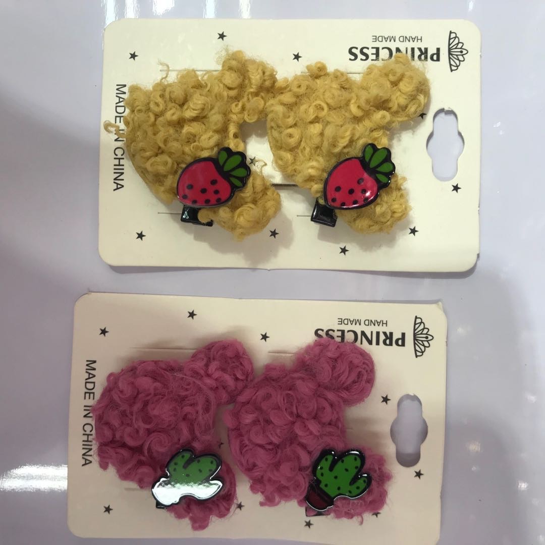 The children's hairpin is cute and simple. The lambskin Mickey Mouse hairpin can be mixed in color. It's a festival gift Specification image
