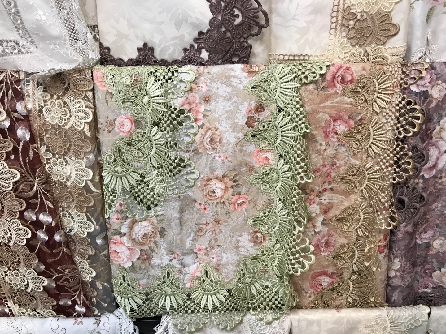 Colored polyester printed machine-woven lace tablecloth 85*85